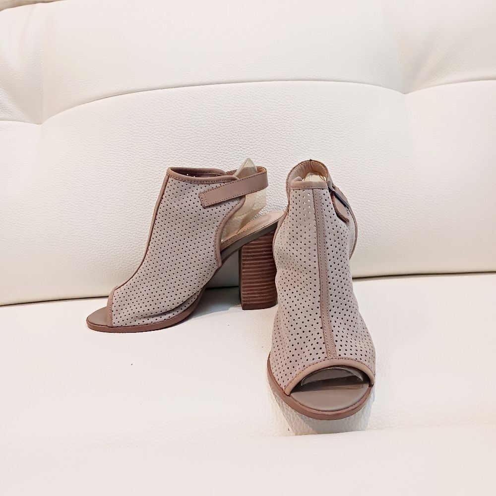 Kelsi Dagger Brooklyn Goya Singback Sandals Sz 8.5